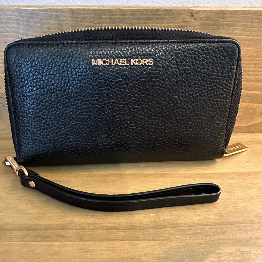Michael Kors wristlet